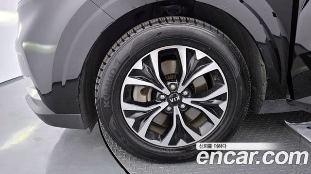 Kia Carnival 2021 — фото 5 из 20