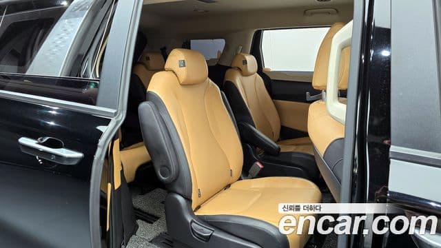 Kia Carnival 2021 — фото 11 из 20