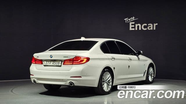 BMW 5 Series 2018 — ფოტო 2/20