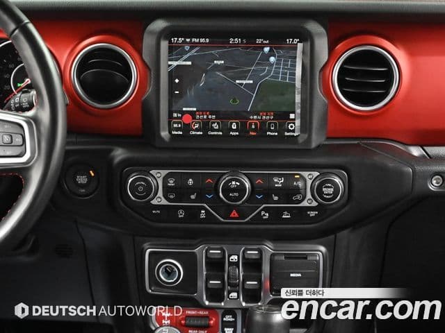 Jeep Wrangler 2021 — фото 13 из 20