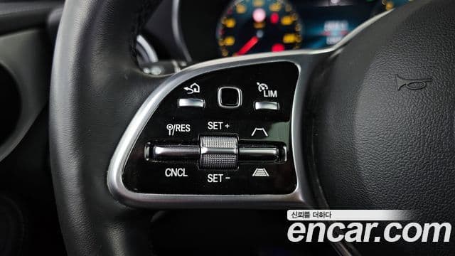 Mercedes-Benz GLC-Class 2022 — Photo 9/32