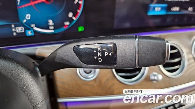 Mercedes-Benz E-Class 2022 — ფოტო 9/20