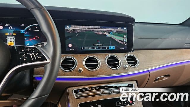Mercedes-Benz E-Class 2022 — ფოტო 12/20