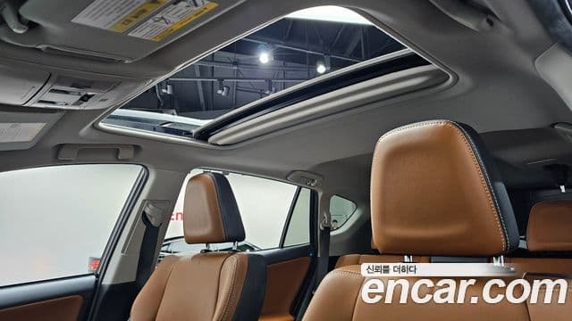 Toyota RAV4 2018 — ფოტო 15/20