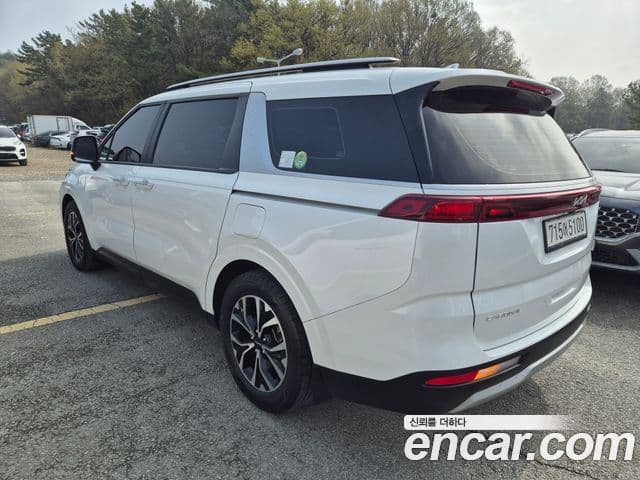 Kia Carnival 2023 — фото 4 из 20