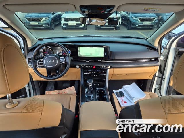 Kia Carnival 2023 — фото 10 из 20