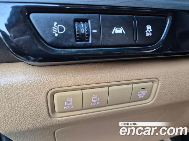 Kia Carnival 2023 — фото 17 из 20