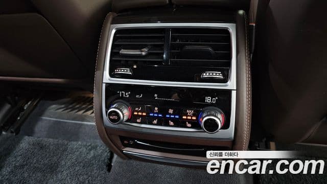 BMW 7 Series 2021 — фото 17 из 20
