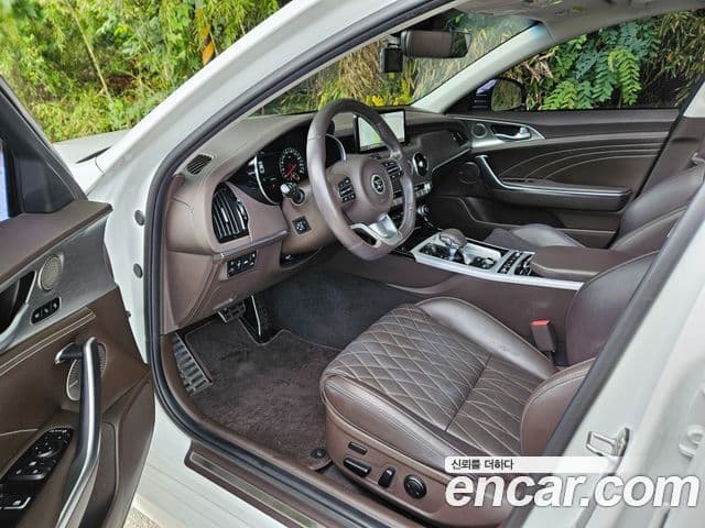 Kia Stinger 2020 — фото 10 из 20