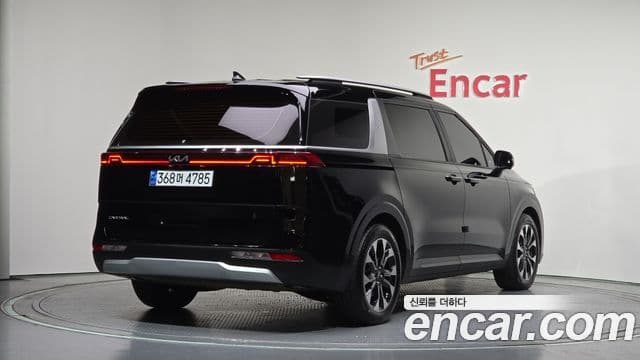Kia Carnival 2022 — фото 2 из 20