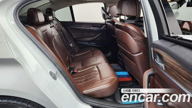 BMW 5 Series 2019 — Şəkil 11/20