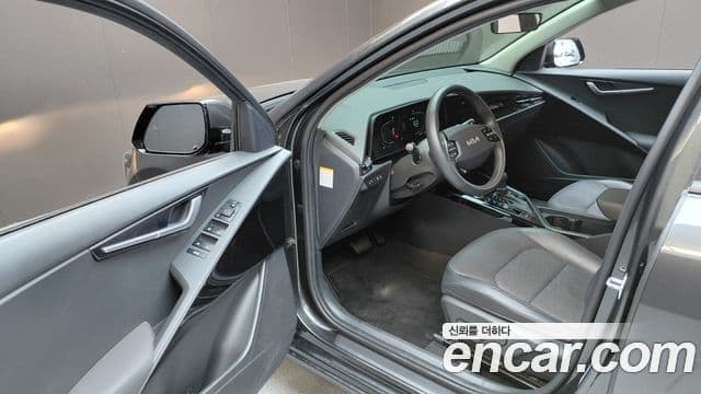 Kia Niro 2022 — ფოტო 10/20