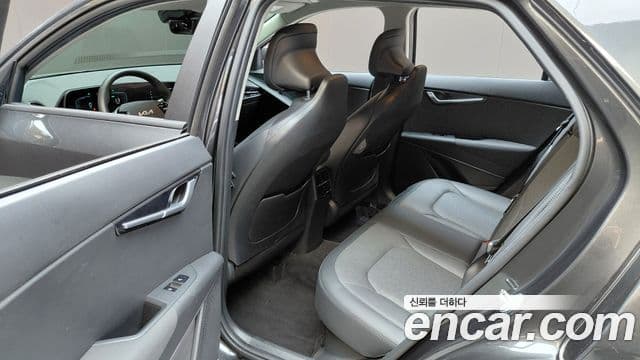 Kia Niro 2022 — фото 12 из 20