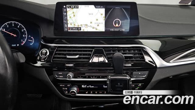 BMW 5 Series 2019 — Фото 14/20