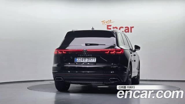 Volkswagen Touareg 2024 — ფოტო 4/20