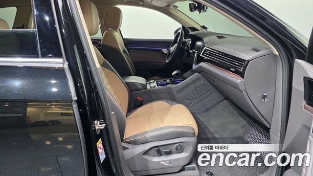 Volkswagen Touareg 2024 — ფოტო 11/20