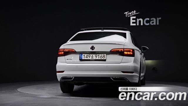 Volkswagen Jetta 2021 — ფოტო 4/20
