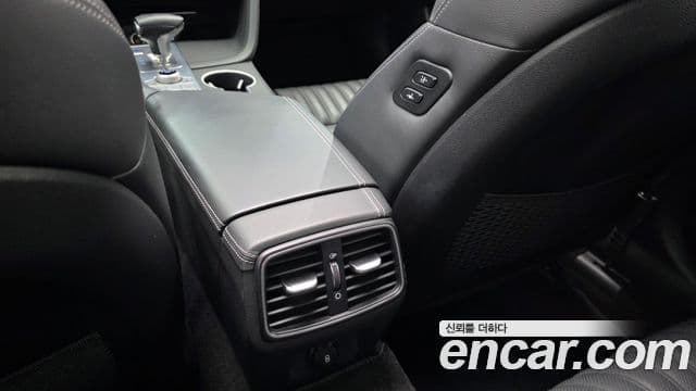 Genesis G70 2018 — Photo 18/33
