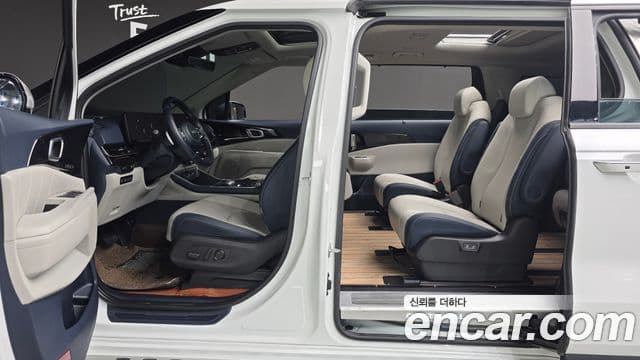 Kia Carnival 2024 — фото 17 из 20