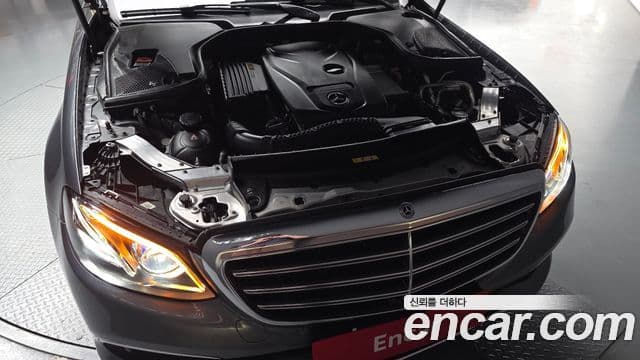 Mercedes-Benz E-Class 2018 — фото 6 из 20