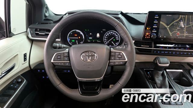 Toyota Sienna 2021 — ფოტო 14/20