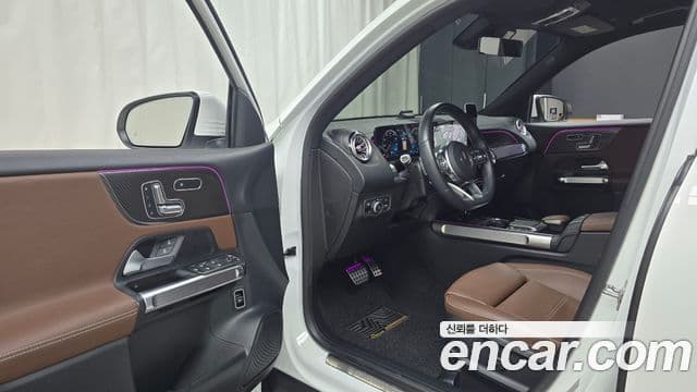 Mercedes-Benz GLB-Class 2021 — Фото 10/20