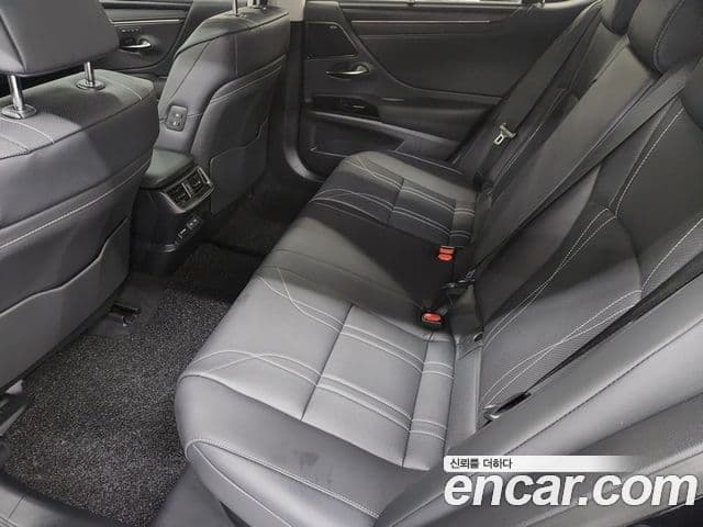 Lexus ES300h 2025 — фото 11 из 20