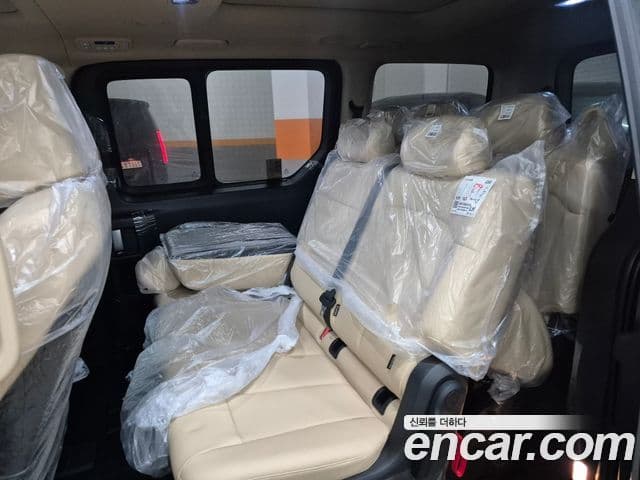 Hyundai Staria 2025 — фото 13 из 14
