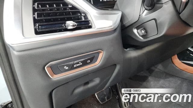 BMW X7 2024 — Photo 17/36