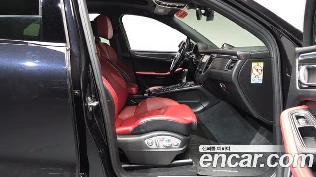 Porsche Macan 2018 — Photo 7/35