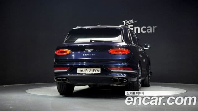 Bentley Bentayga 2022 — Photo 9/20
