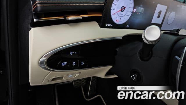 Genesis GV70 2025 — ფოტო 17/20