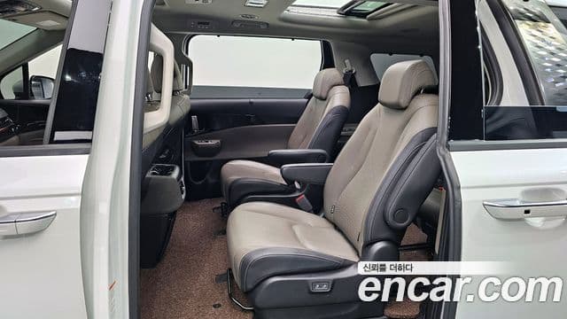 Kia Carnival 2023 — ფოტო 11/20