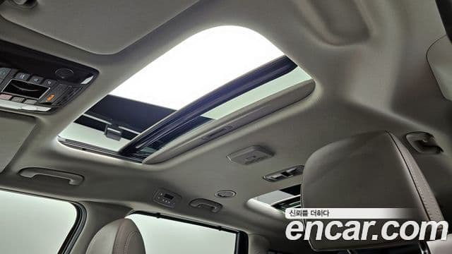 Kia Carnival 2023 — ფოტო 17/20