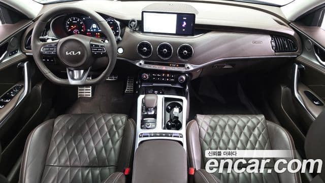 Kia Stinger 2022 — фото 7 из 20