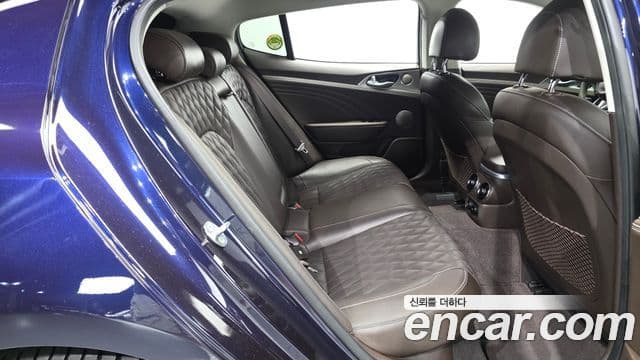 Kia Stinger 2022 — фото 12 из 20
