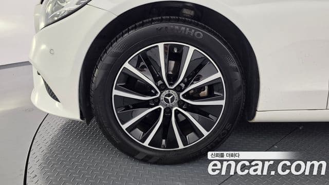Mercedes-Benz C-Class 2019 — фото 5 из 20