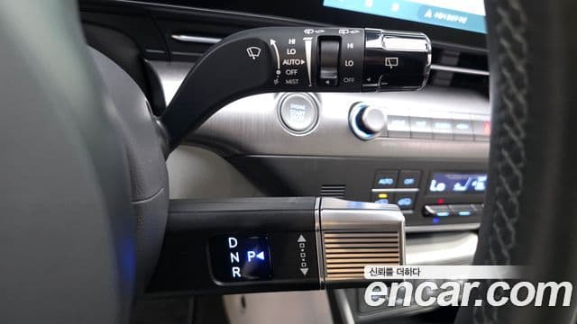 Hyundai Kona 2023 — Фото 19/20
