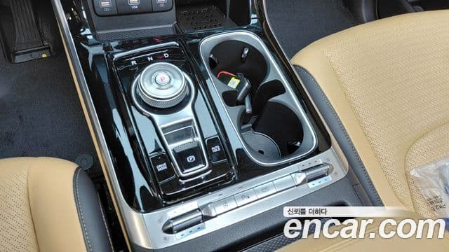 Kia Carnival 2023 — фото 9 из 20