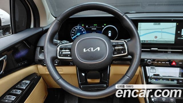 Kia Carnival 2023 — ფოტო 13/20