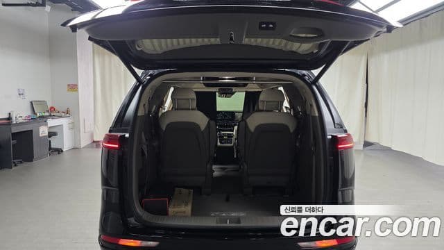 Kia Carnival 2023 — Şəkil 17/20