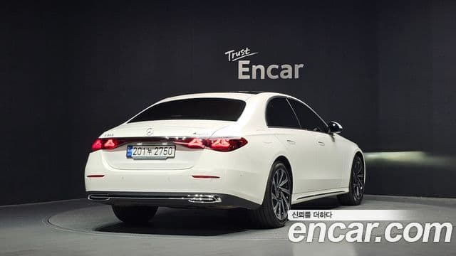 Mercedes-Benz E-Class 2024 — фото 2 из 20