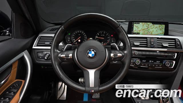 BMW 3 Series 2018 — ფოტო 14/20