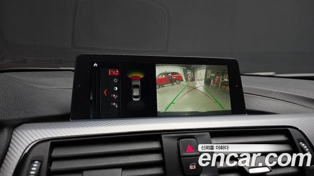 BMW 3 Series 2018 — ფოტო 16/20