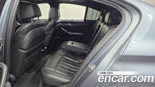 BMW 5 Series 2020 — фото 11 из 20