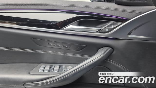 BMW 5 Series 2020 — фото 19 из 20