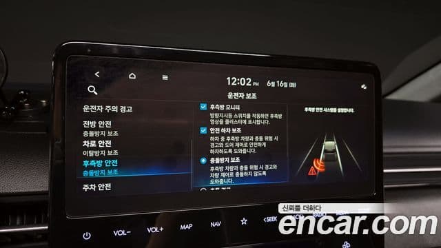 Hyundai Staria 2023 — ფოტო 17/19