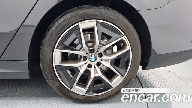 BMW 5 Series 2023 — Şəkil 10/32