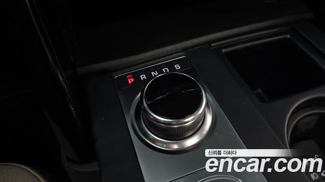 Land Rover Discovery 5 2019 — ფოტო 8/20