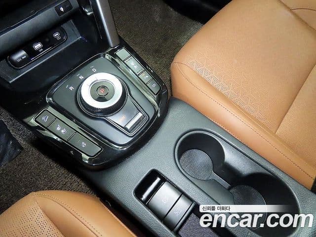 Kia Seltos 2023 — ფოტო 7/18